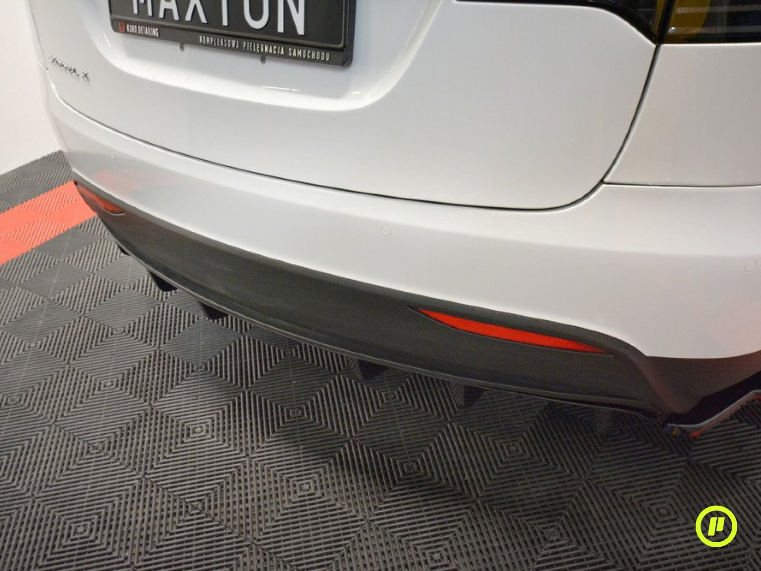 Maxton Design - Rear Valance for Tesla Model X (2015+)