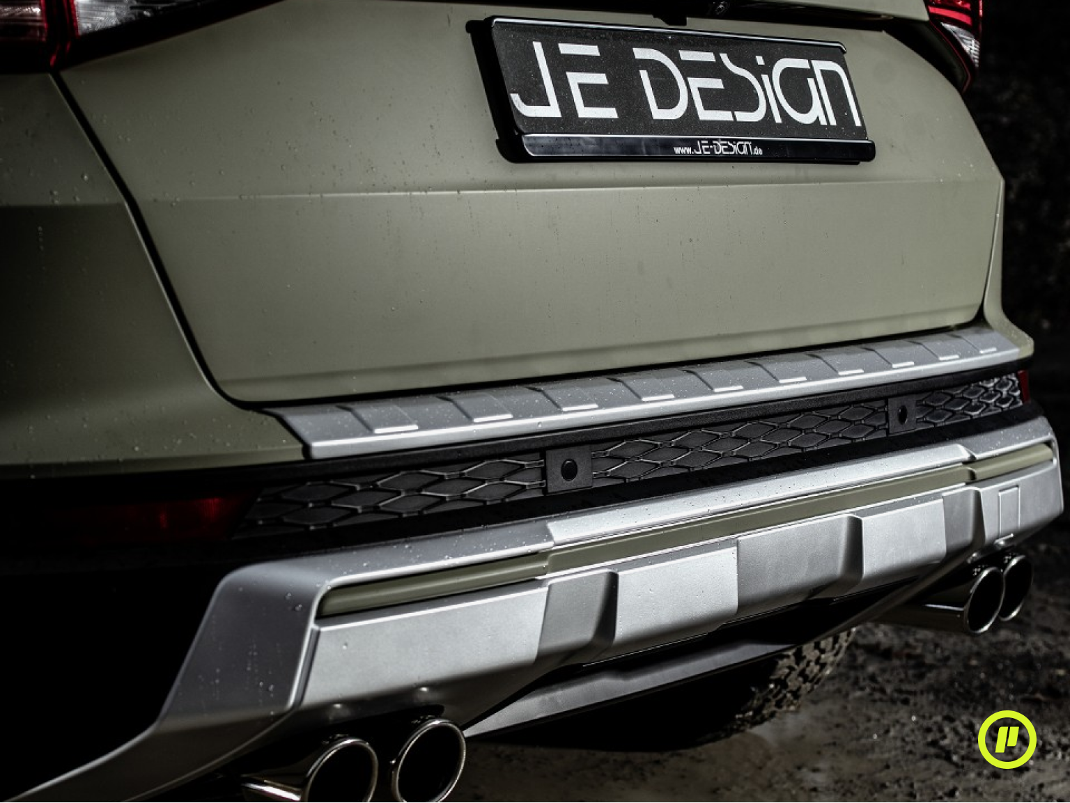 JE Design – Kofferraumschutz für Seat Ateca (5FP 2016+) in der Farbe Silber-Matt
