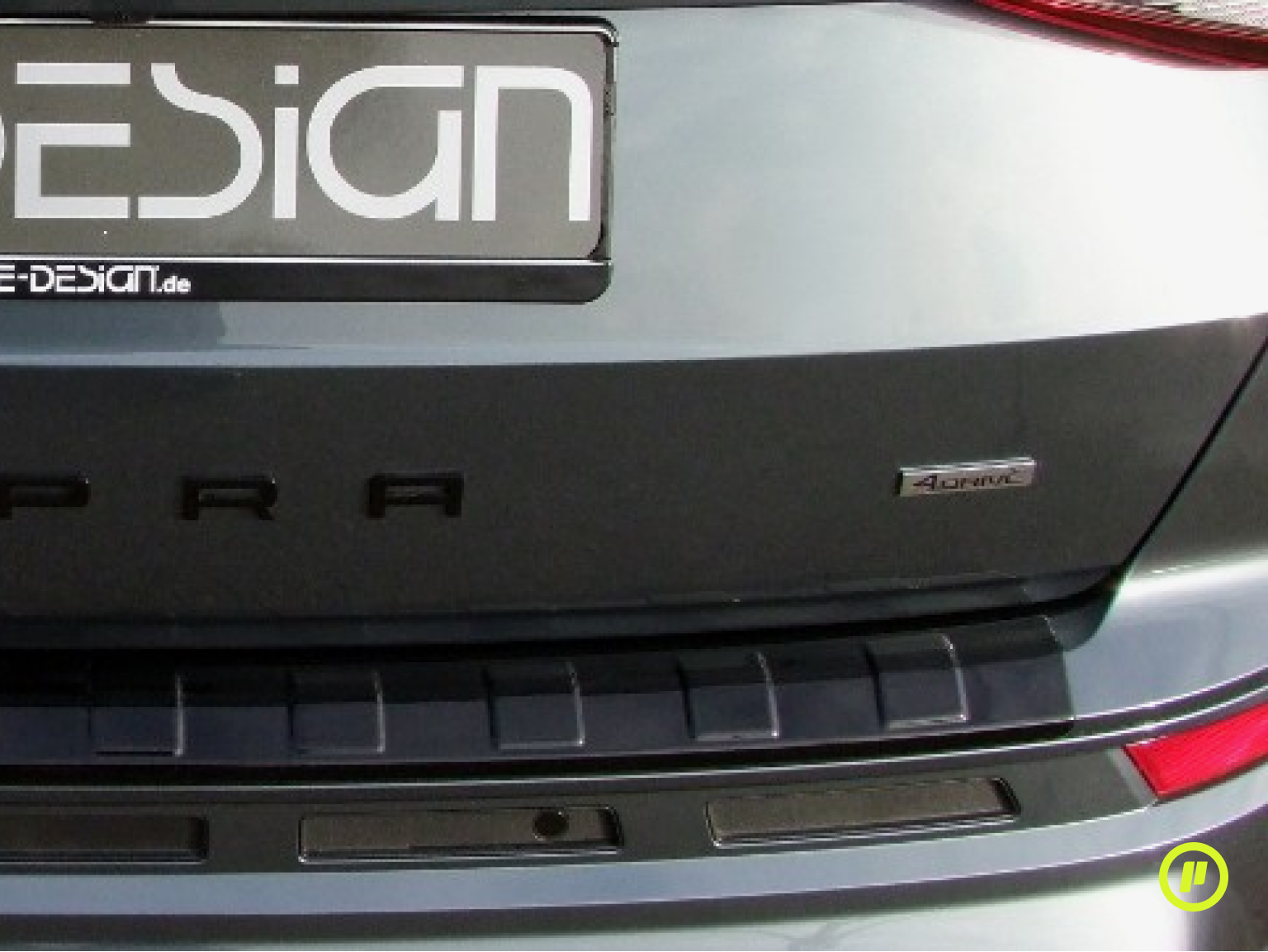 Kofferraumschutz für Seat Ateca 5FP in der Farbe Schwarz-Glanz